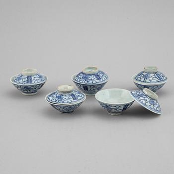 A set of 9 bowls and five cups with covers, China, 19th/20th Century.