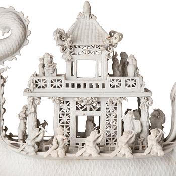 Skulptur, biskviporslin. Qingdynastin, 1800-tal.