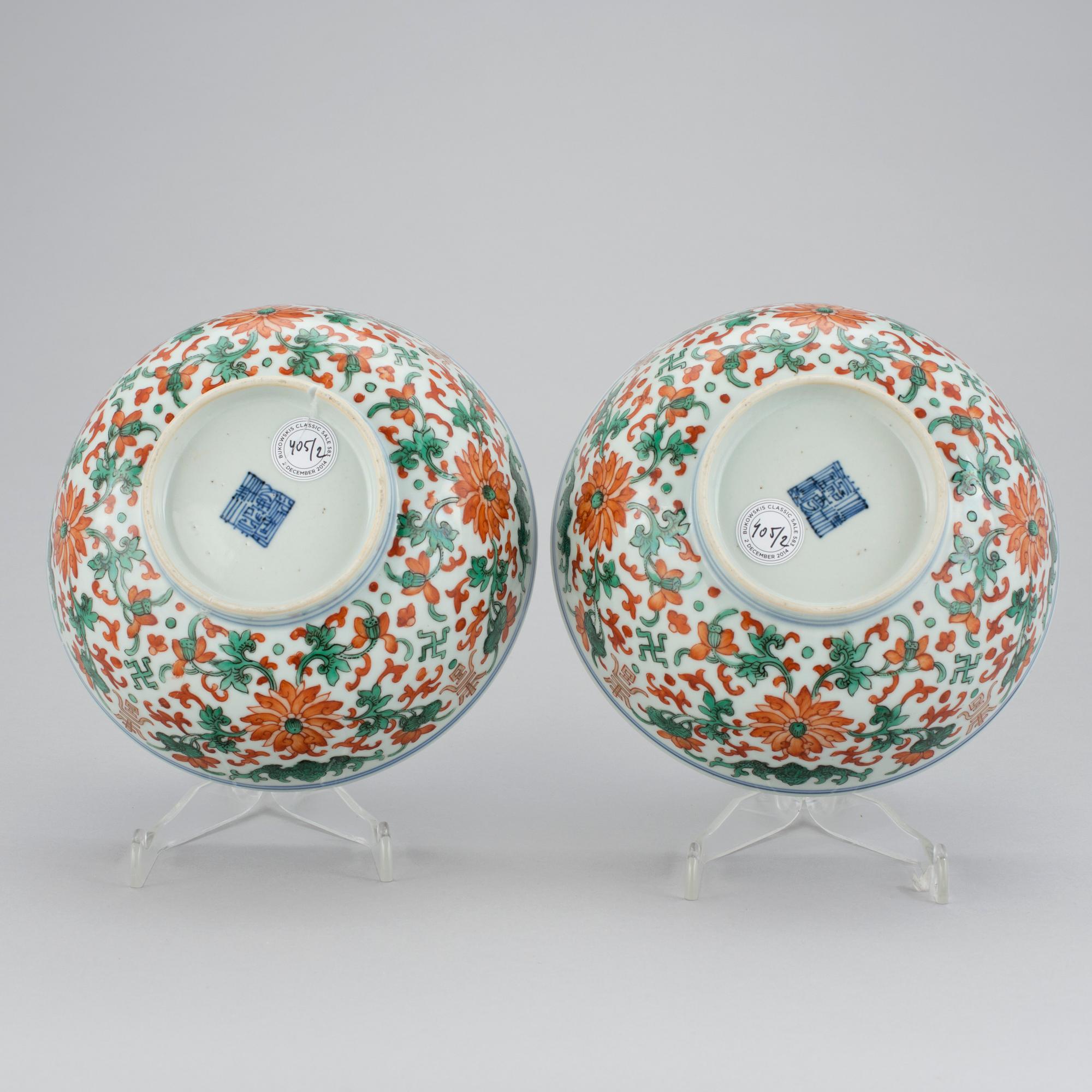 SKÅLAR, ett par, porslin. Qingdynastin, 1800-tal med Jiaqings sigillmärke.