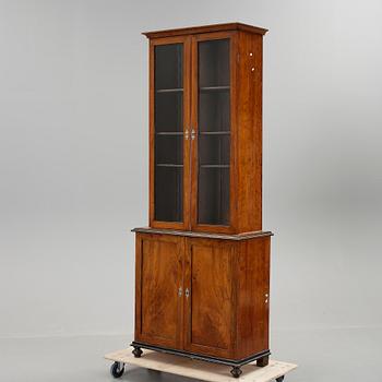 BOKSKÅP, 1800-talets andra hälft.