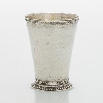 Pikari, hopea, osittain kullattu, kaksinkertainen lyönti, tunnistamaton mestarileima GH, todenn. Baltia 1700-luku.