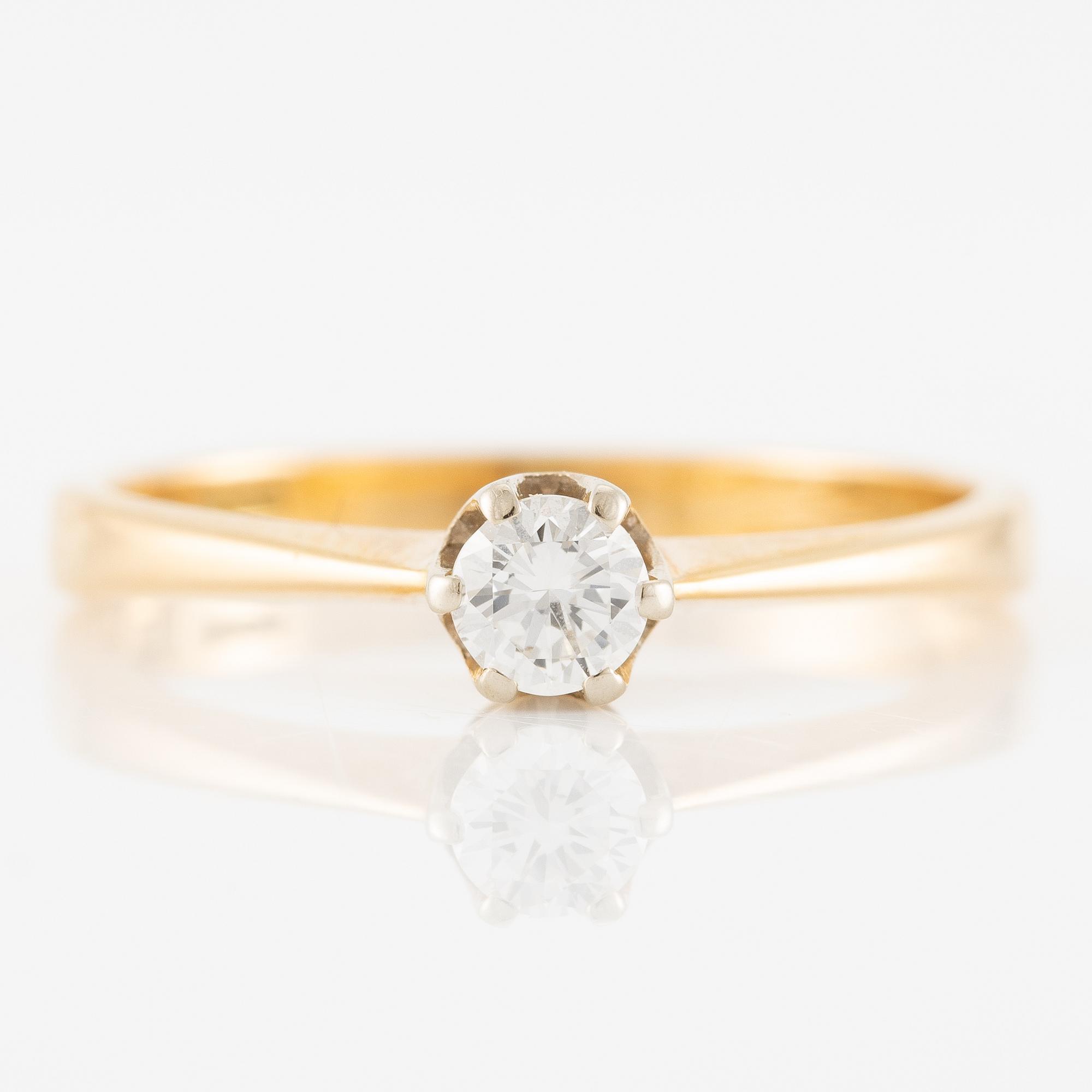 Ring in 18k gold set with a round brilliant-cut diamond.