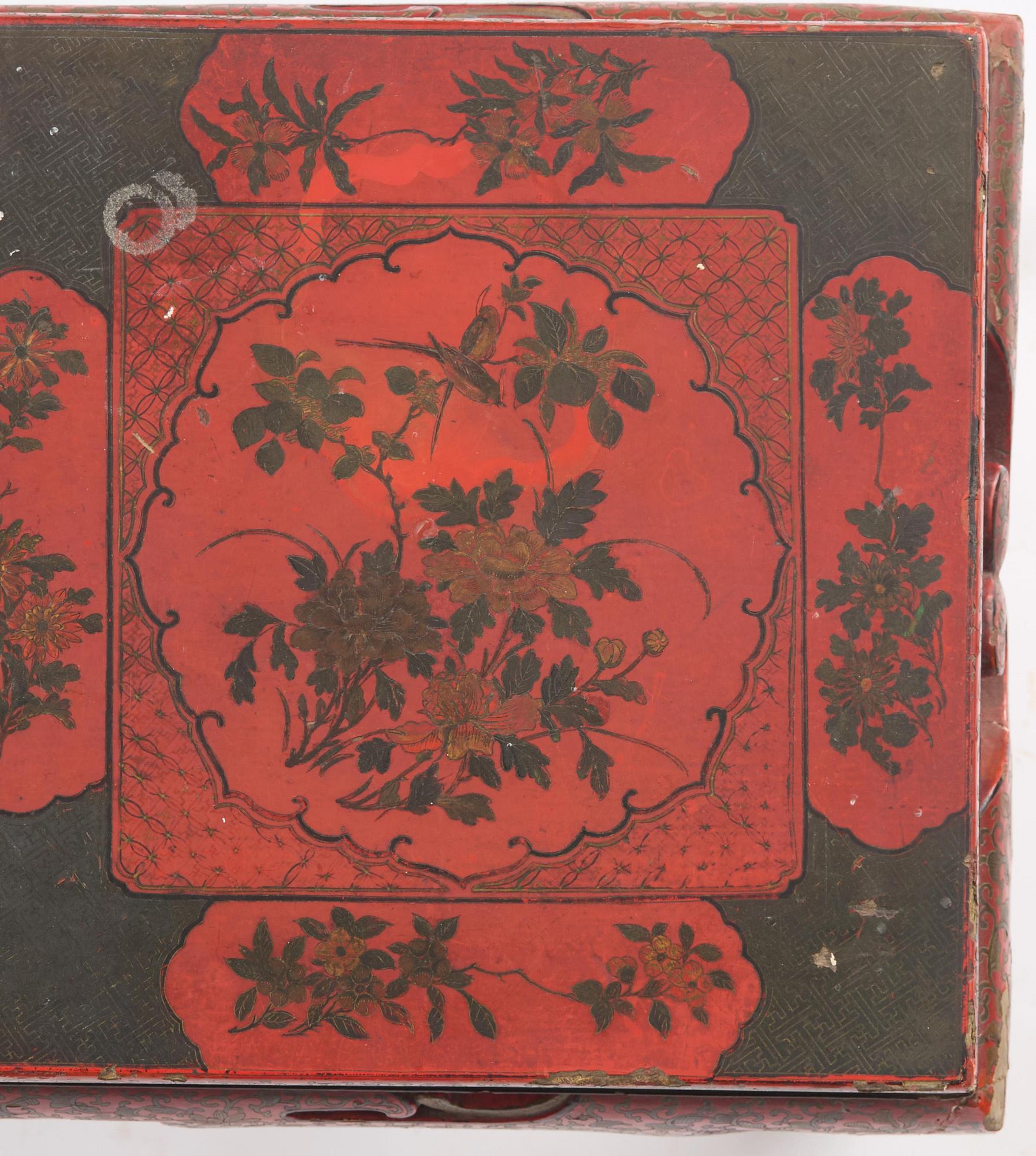 Altarbord, röd lack. Qingdynastin.