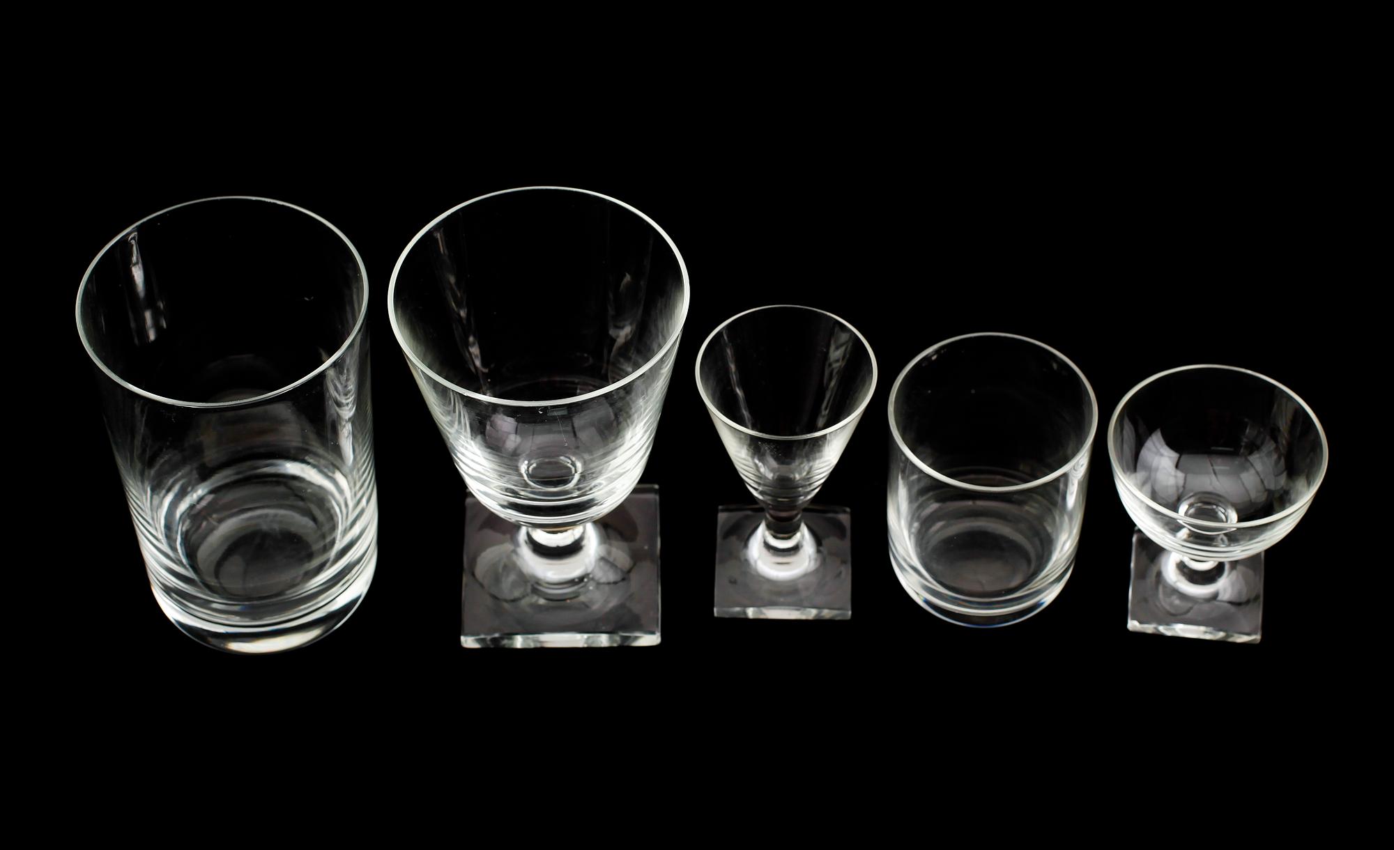 GLASSERVIS, 50 delar, "Ekeberga", design Elis Bergh, Kosta.