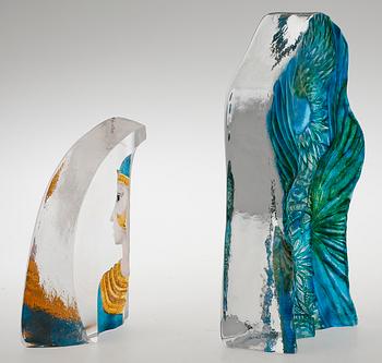 SKULPTURER, 2 stycken, glas, Mats Jonasson samt Erika Höglund. Signerade.