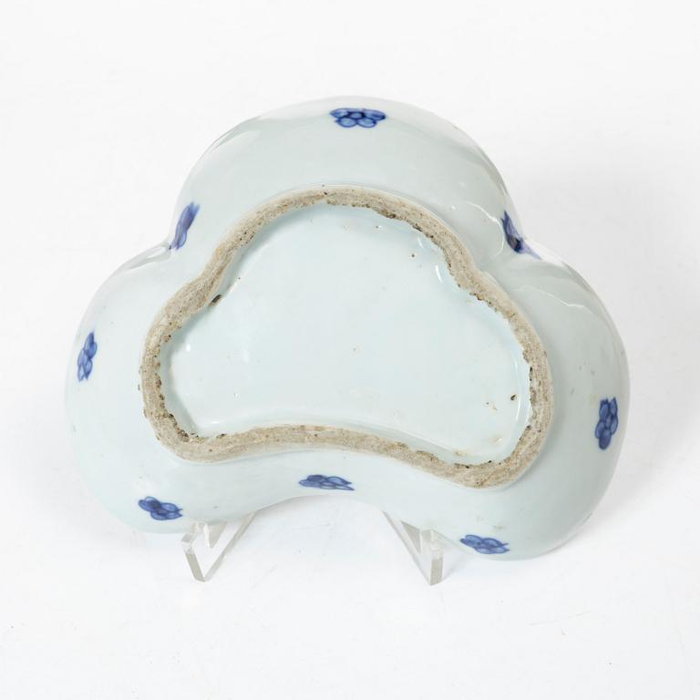 Skålfat, tre stycken, porslin. Kina, 1600-tal.