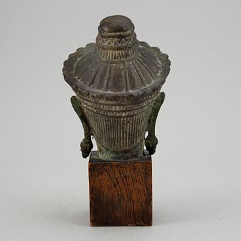 A Burmese sculpture of a buddhas head, 20th Century.