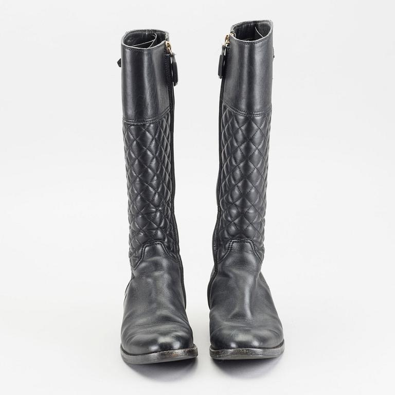 A PAIR OF Sz 36,5 BURBERRY BOOTS.