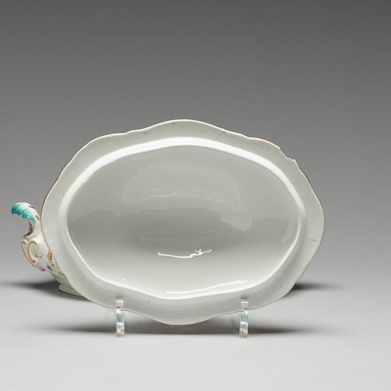 TERRIN med LOCK och FAT, porslin. Meissen, 1700-tal.