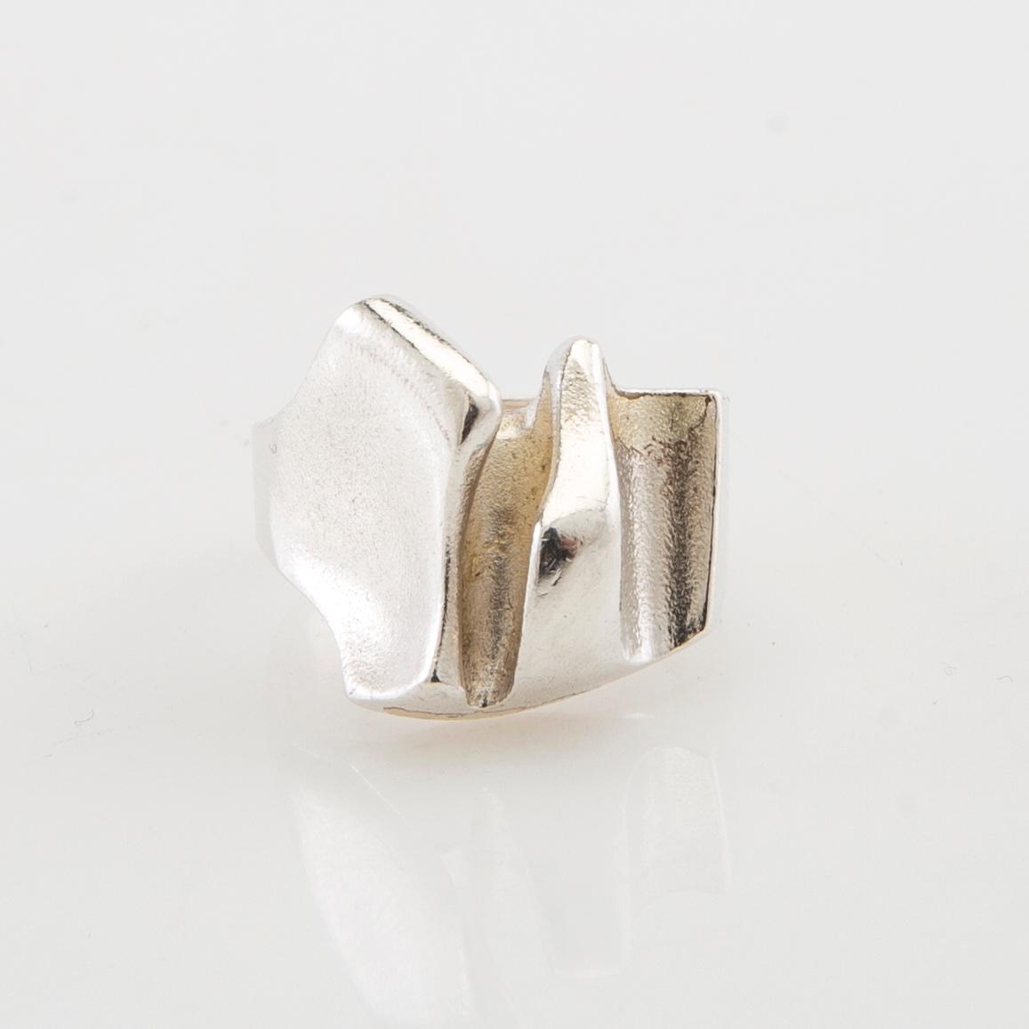 Björn Weckström, örhängen ett par "Muletta" samt ring "Pandora" 1985 silver, Lapponia.