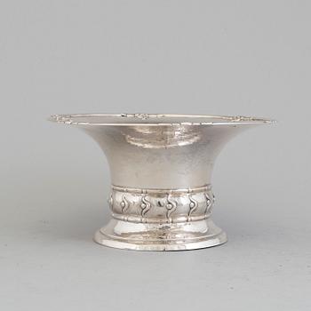 A Danish Art Nouveau silver bowl, maker's mark Georg Albert Halling, Copenhagen 1919.