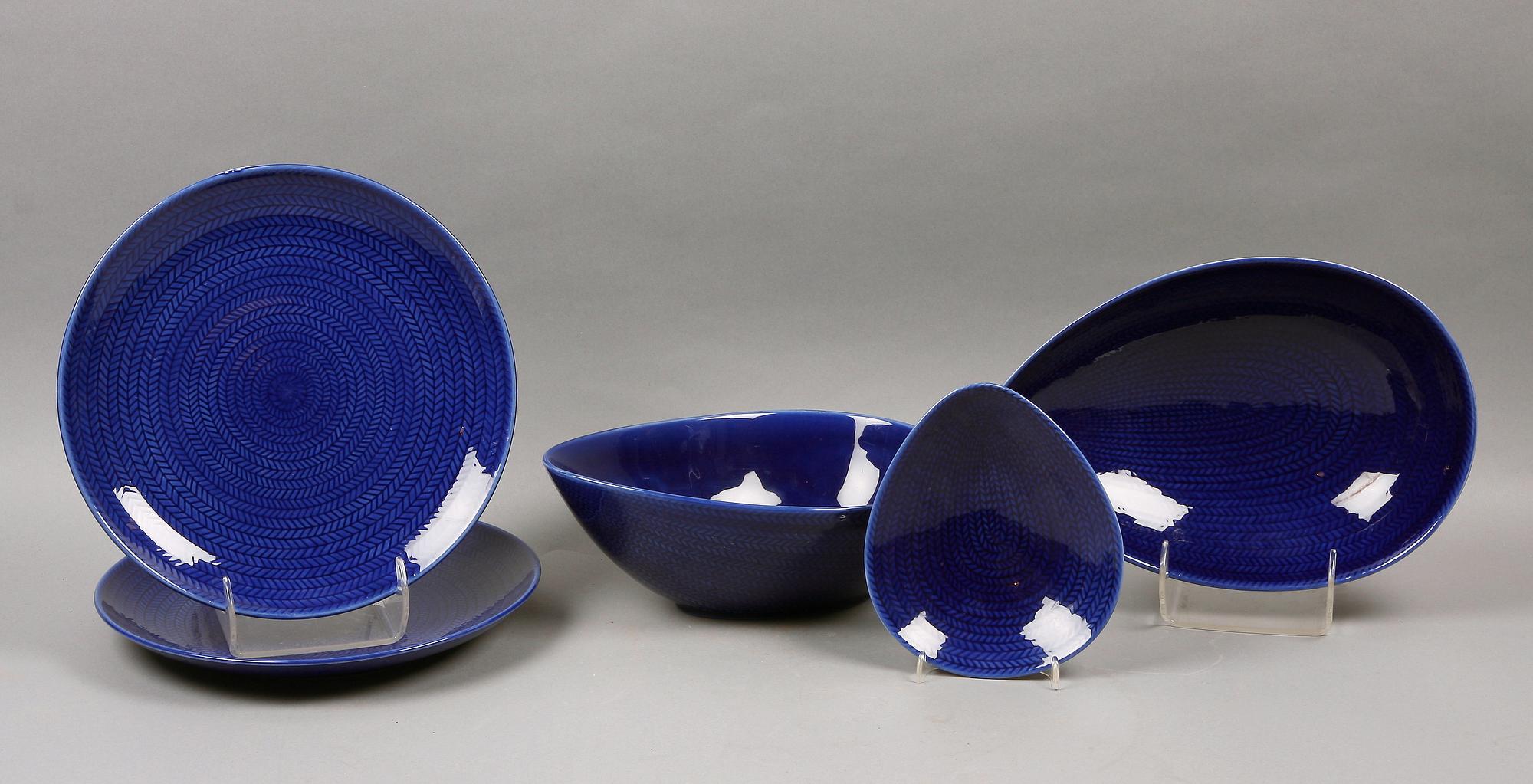 SERVISDELAR, 5 delar. Porslin. "Blå eld", Hertha Bengtson, Rörstrand.