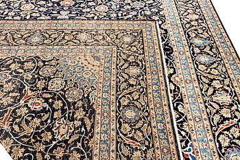 A Kashan carpet, c. 397 x 300 cm.