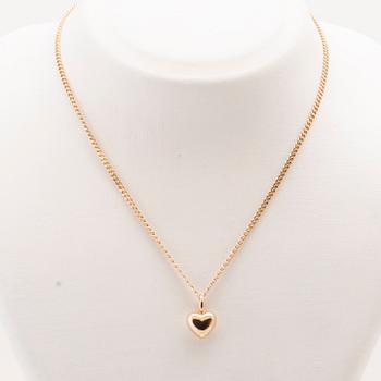 An 18K gold necklace.