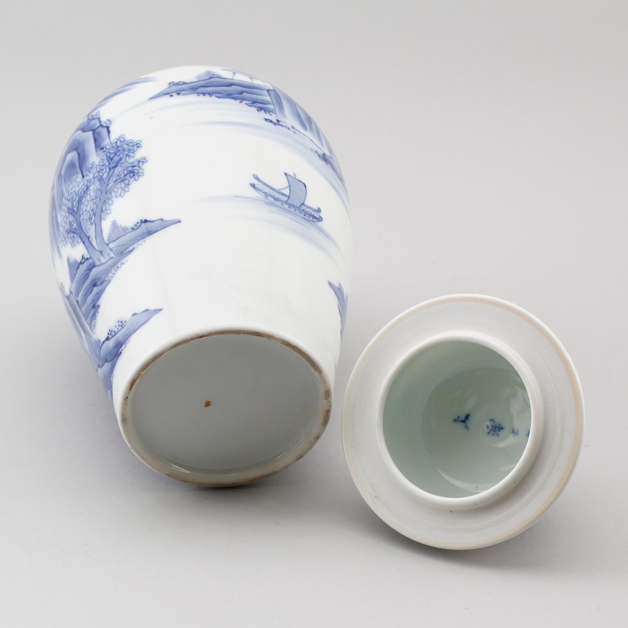 LOCKURNA, porslin; Kina, 1900-tal.