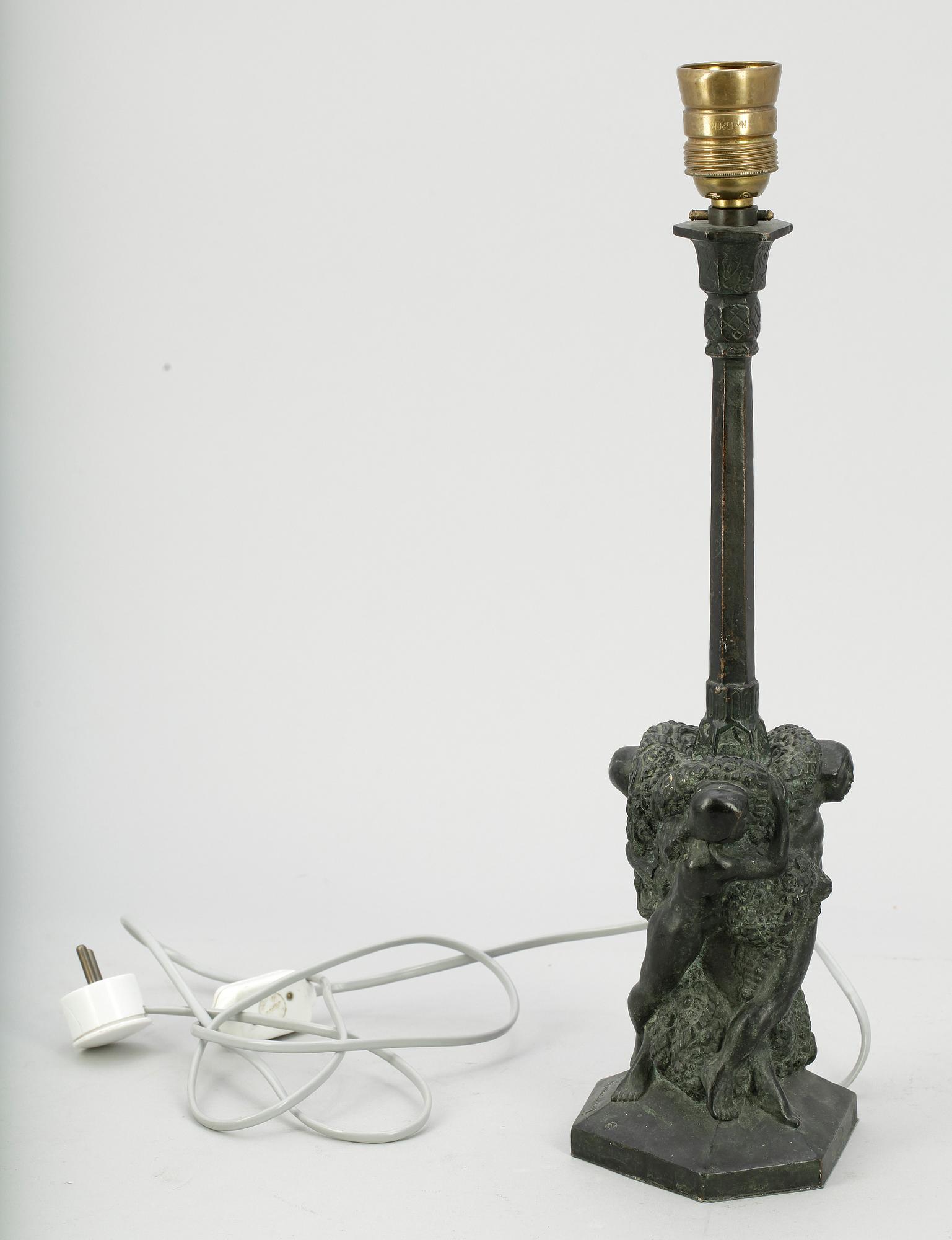 RAGNAR GELLERSTEDT, bordslampa, brons, gjutarstämpel, 1900-tal.