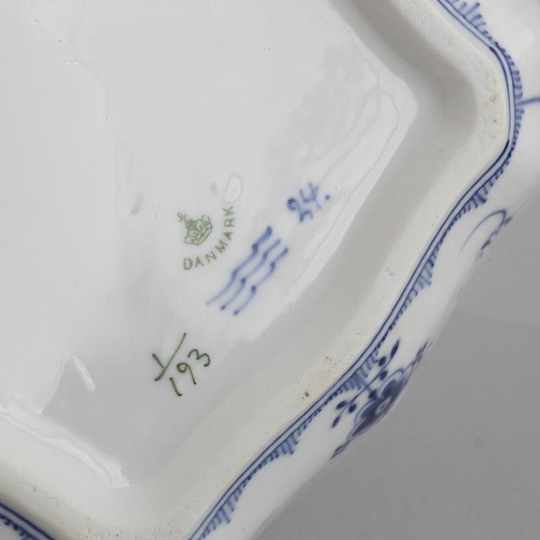 A set of three 'Blue Fluted' porcelain serving bowls and a bowl with cover, Royal Copenhagen, 1893-1900.