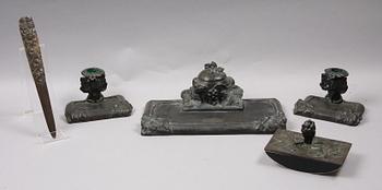 SKRIVBORDSUTENSILIER, 4 delar, brons, jugend, design E. Engeström, Herman Bergmans konstgjuteri 1910-tal.