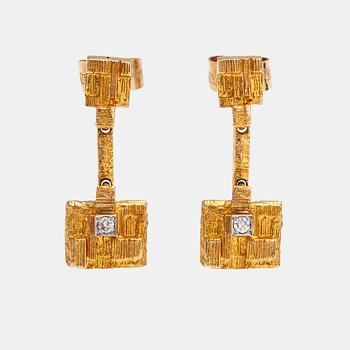 Björn Weckström, A pair of 18K gold earrings "Thai"with 8/8-cut diamonds ca. 0.04 ct in total. Lapponia 1976.