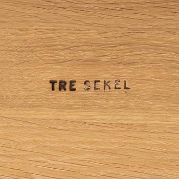 Matti Carlsson, A round oak 'Hommage Grande' dining table from Tre Sekel.