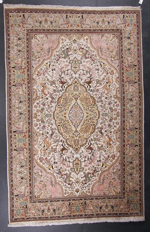 MATTA, orientalisk. Ca 303 x 194.