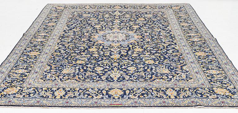 A Kashan carpet, c. 357 x 253 cm.