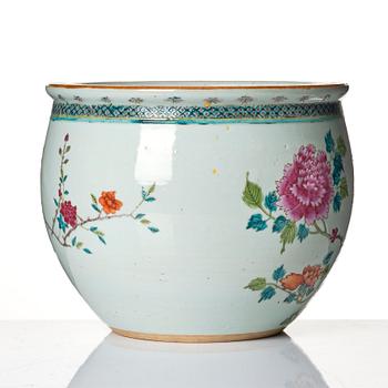 A famille rose flower pot, Qing dynasty, circa 1900.