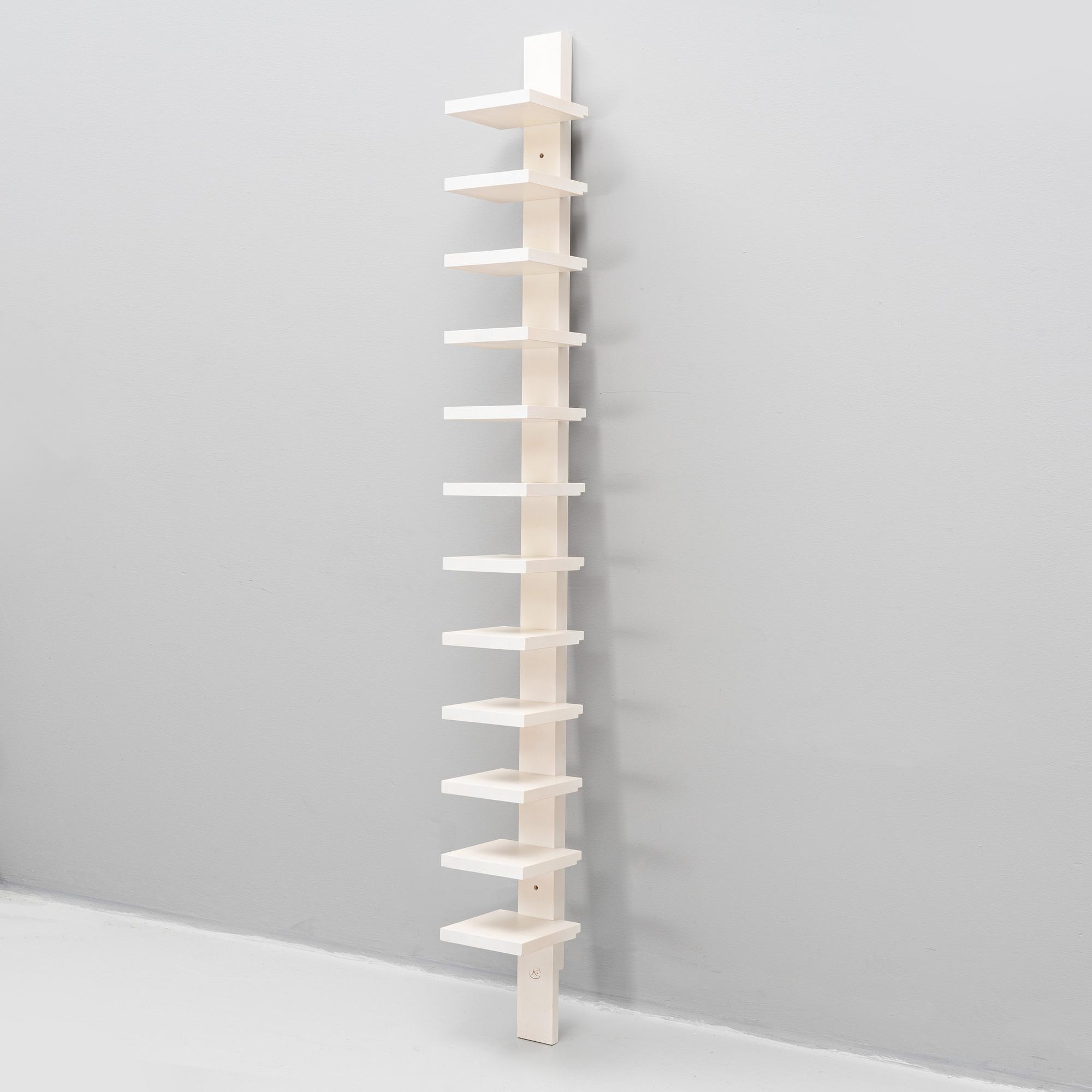 John Kandell, hylla, "Pilaster", Källemo, formgiven 1989.