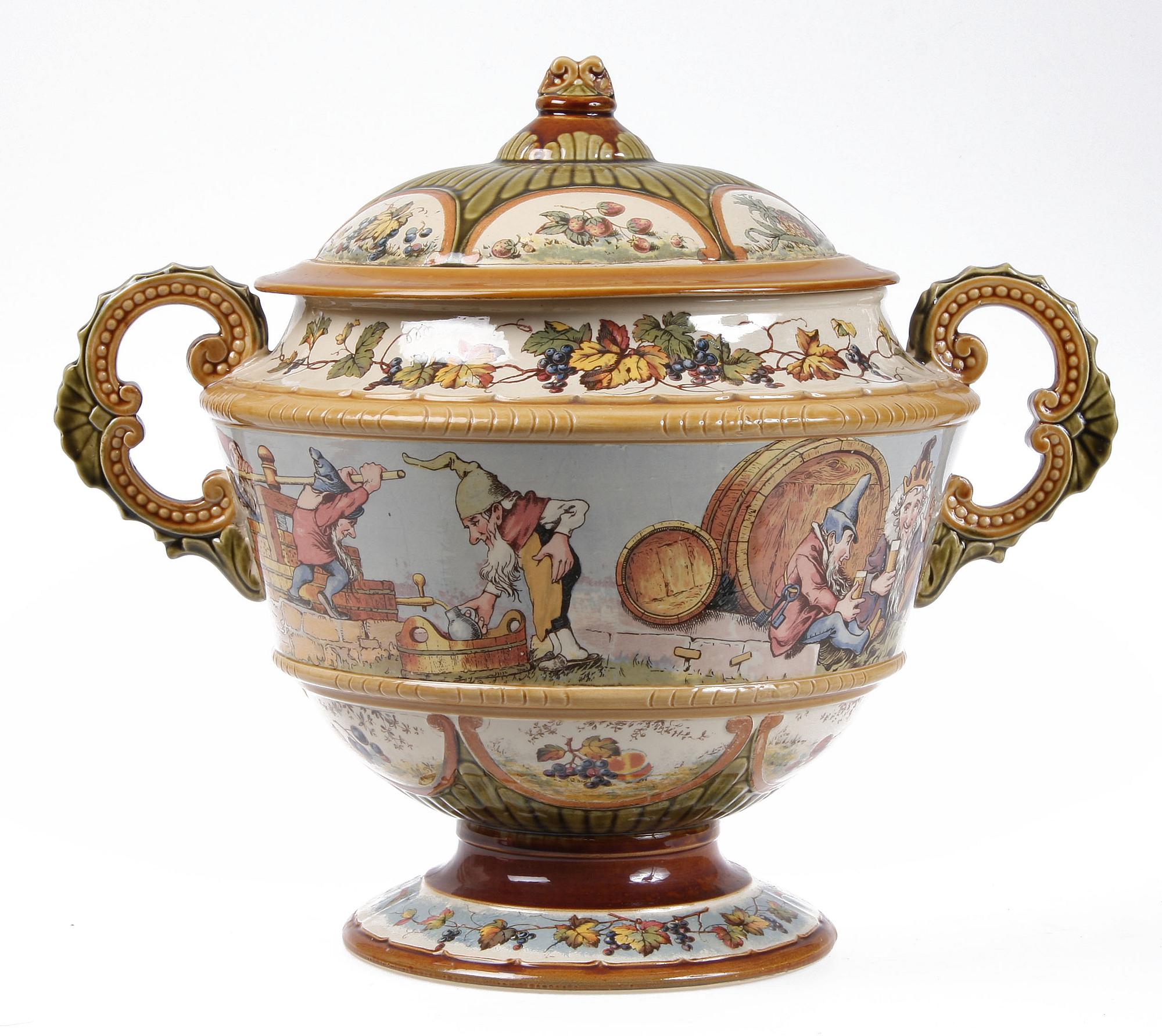 BÅLSKÅL, majolika, 1800/1900-tal.