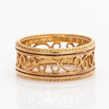 Kalevala Koru, an 18K gold 'Filigree' ring.