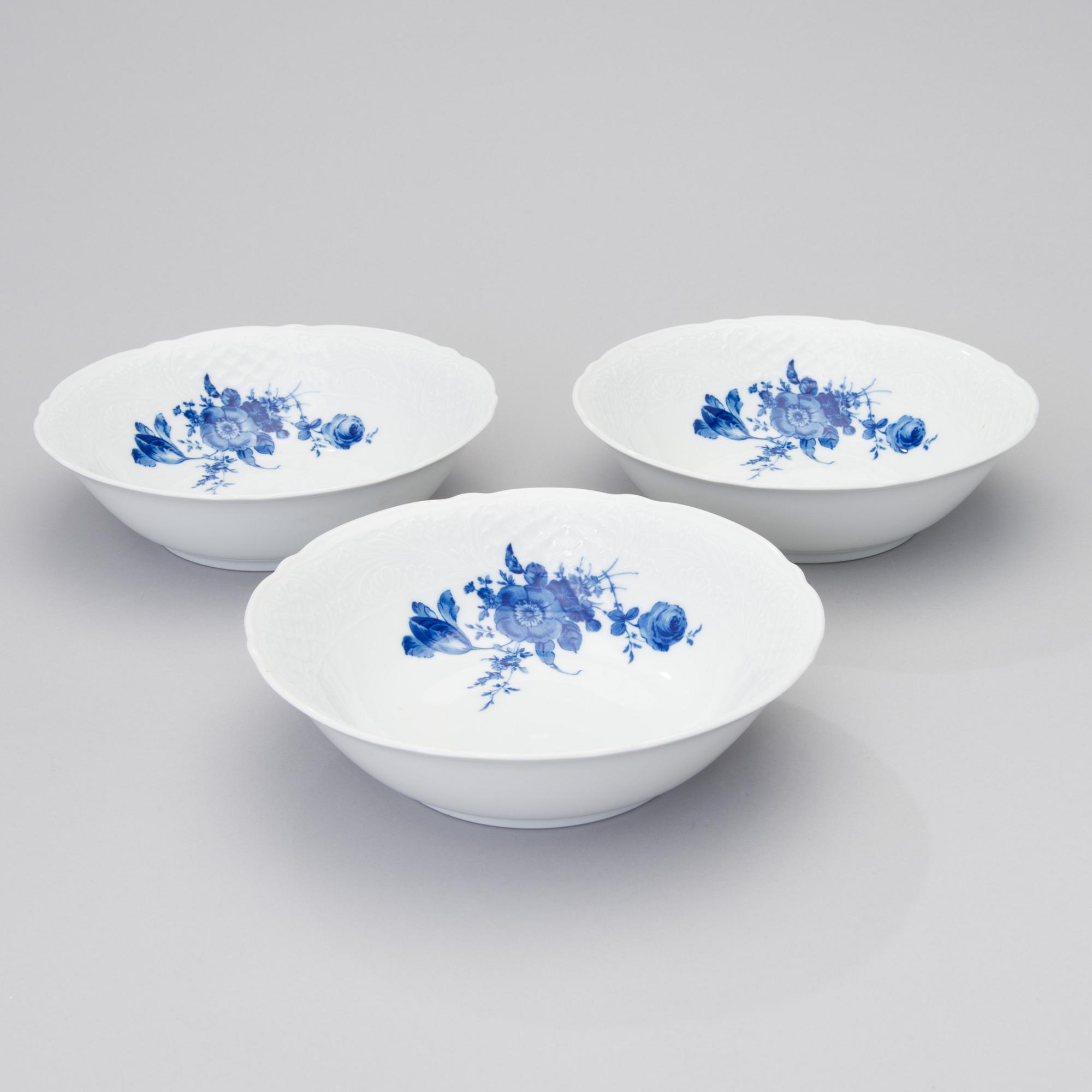 A 69 PIECE GERMAN PORCELAIN DINNERWARE AND COFFEE SET BY SCHUMANN ARZBERG. Bukowskis