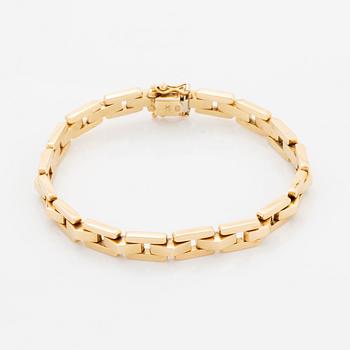 18K gold bracelet.