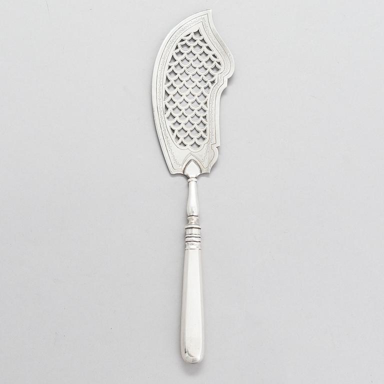 A Grachev fish server in silver, Saint Petersburg, late 19th Century.