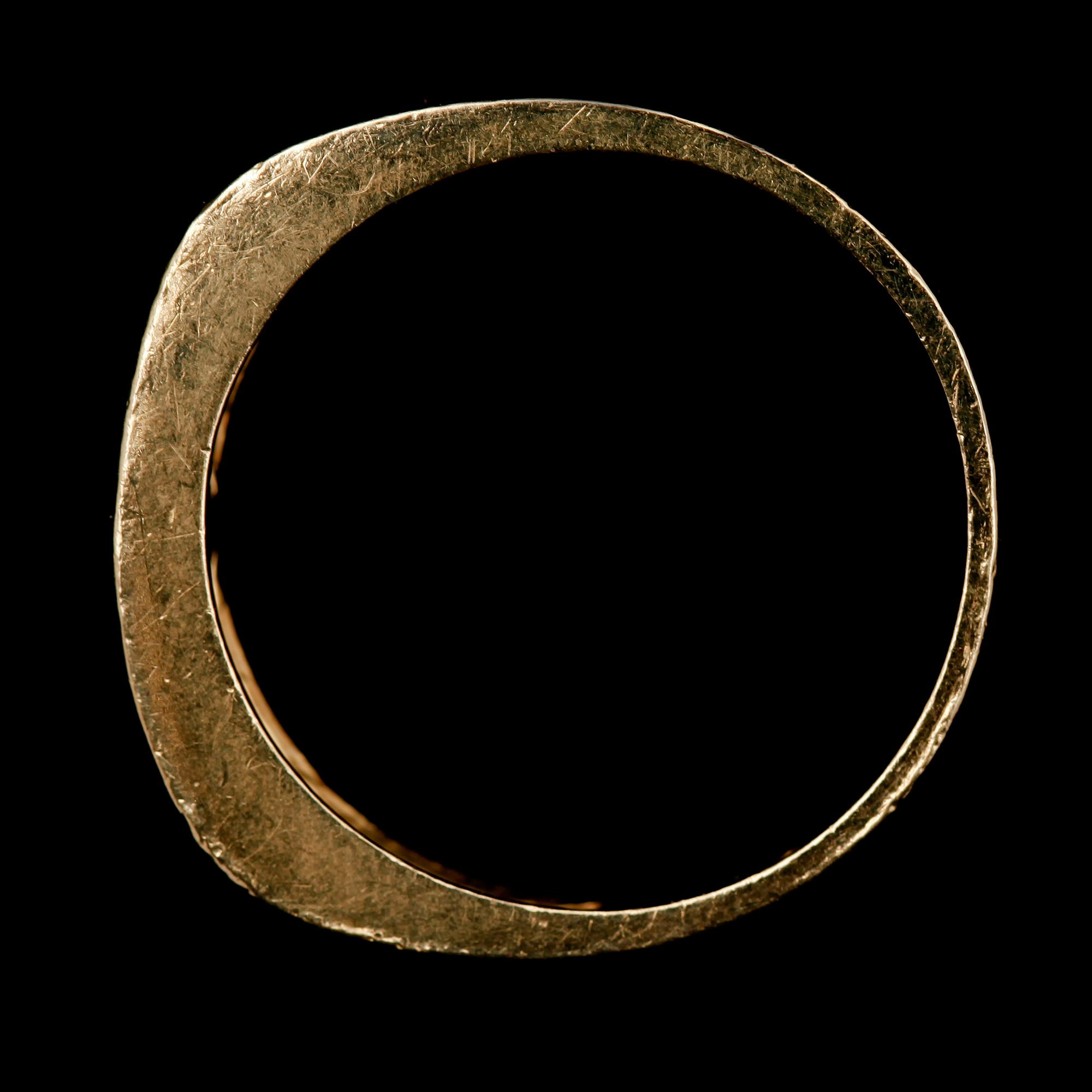 RING, 18 k guld, med blå stenar. Tot vikt 4 g.