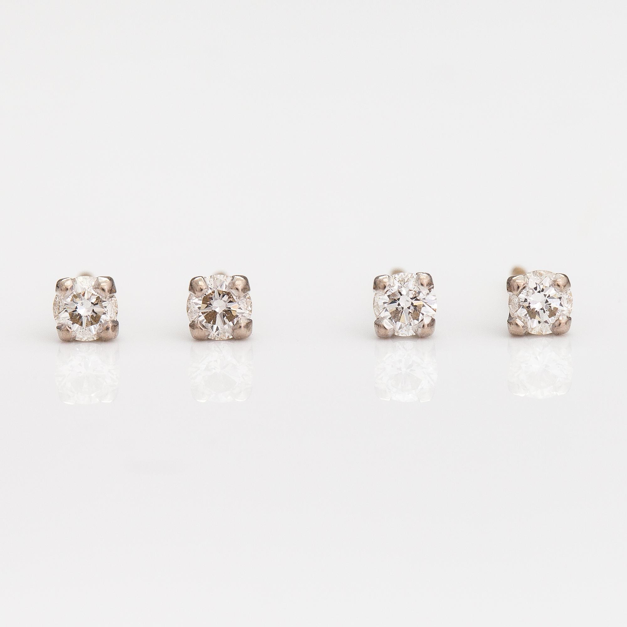 ÖRHÄNGEN, 2 par, 14K guld, diamanter ca 0.40 ct tot. Med certifikat.