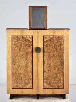 SKÅP, Erik Chambert för Chamberts Möbelfabrik, 1930-tal.