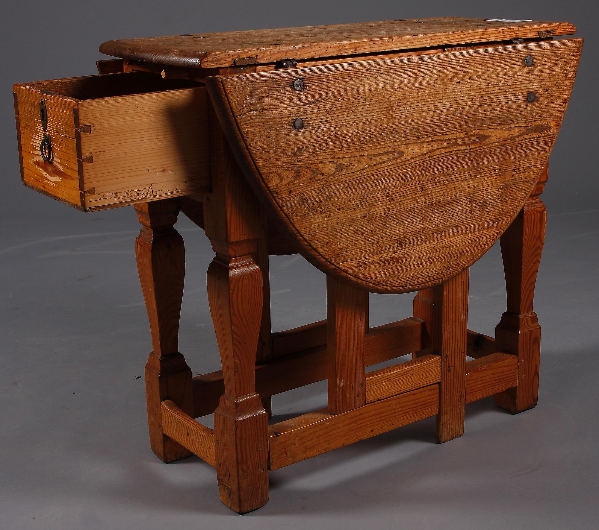KLAFFBORD. Barock/barockstil delvis 1700-tal.