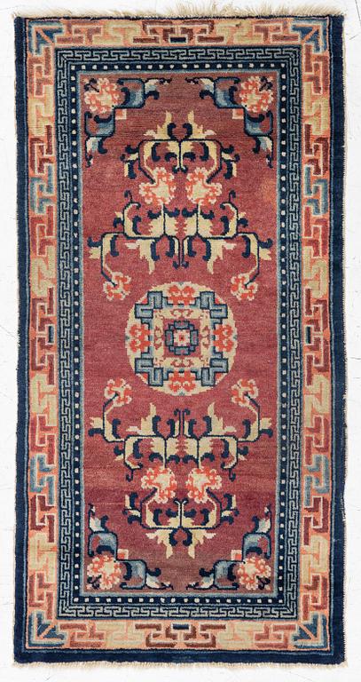A Chinese rug, semi-antique/antique, 129 x 67 cm.