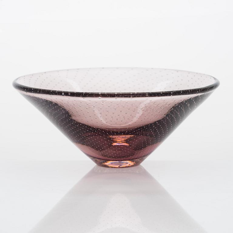 Gunnel Nyman, a glass bowl signed G. Nyman Nuutajärvi Notsjö 1948.