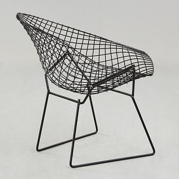 An easy chair "Diamond Chair" by Harry Bertoia.