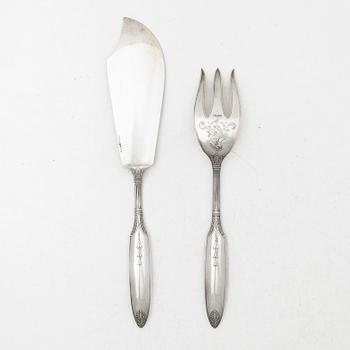 W.A. Bolin, A pair of Swedish silver serving utensils in case, Stockholm 1919.
