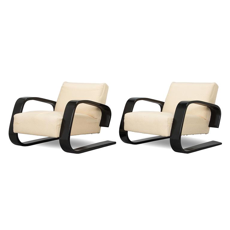 Alvar Aalto, a pair of 1970s armchairs 'Tank chair', model 400, for Artek.