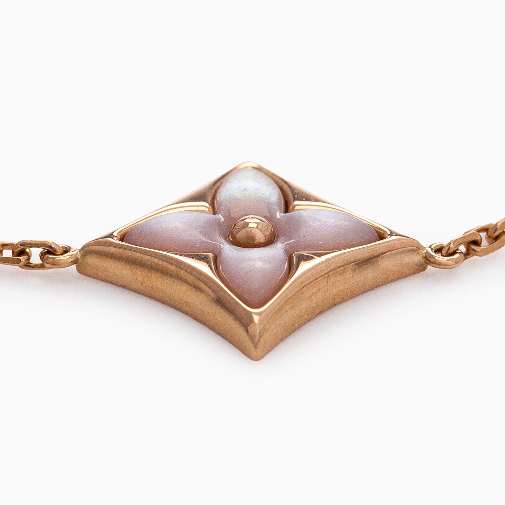 Louis Vuitton, armband, "Color Blossom BB Star", 18K roséguld, rosa pärlemor och en briljantslipad diamant.
