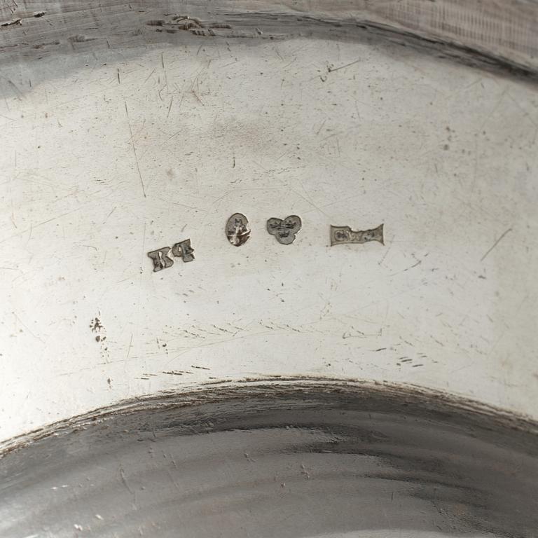 A silver saucepan and a plate, including Adolf Zethelius, Stockholm, 1827.