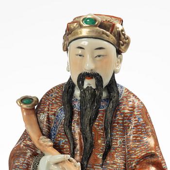 A Chinese porcelain figure, late Qing dynasty / around 1900.