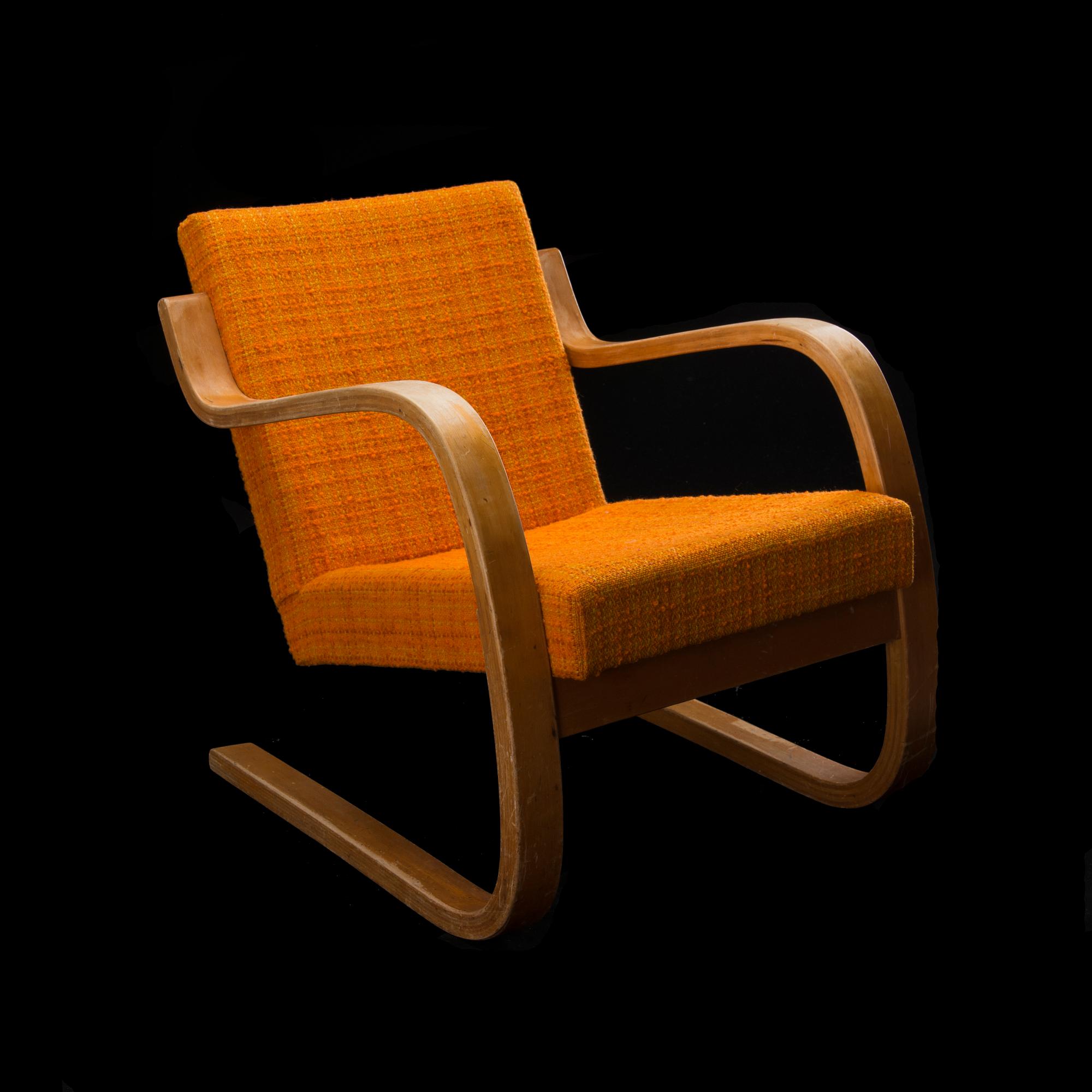 ALVAR AALTO, FÅTÖLJER, ETT PAR. NR 34/402. Tillverkad för Artek av Oy Huonekalu- ja Rakennustyötehdas Ab, Åbo. 1950-tal.