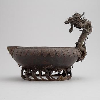 A Japanese bronze fountain, Meiji (1868-1912), 19th century.