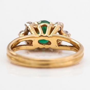 Sormus, 18K kultaa, timantteja n. 0.05 ct yht ja smaragdi.