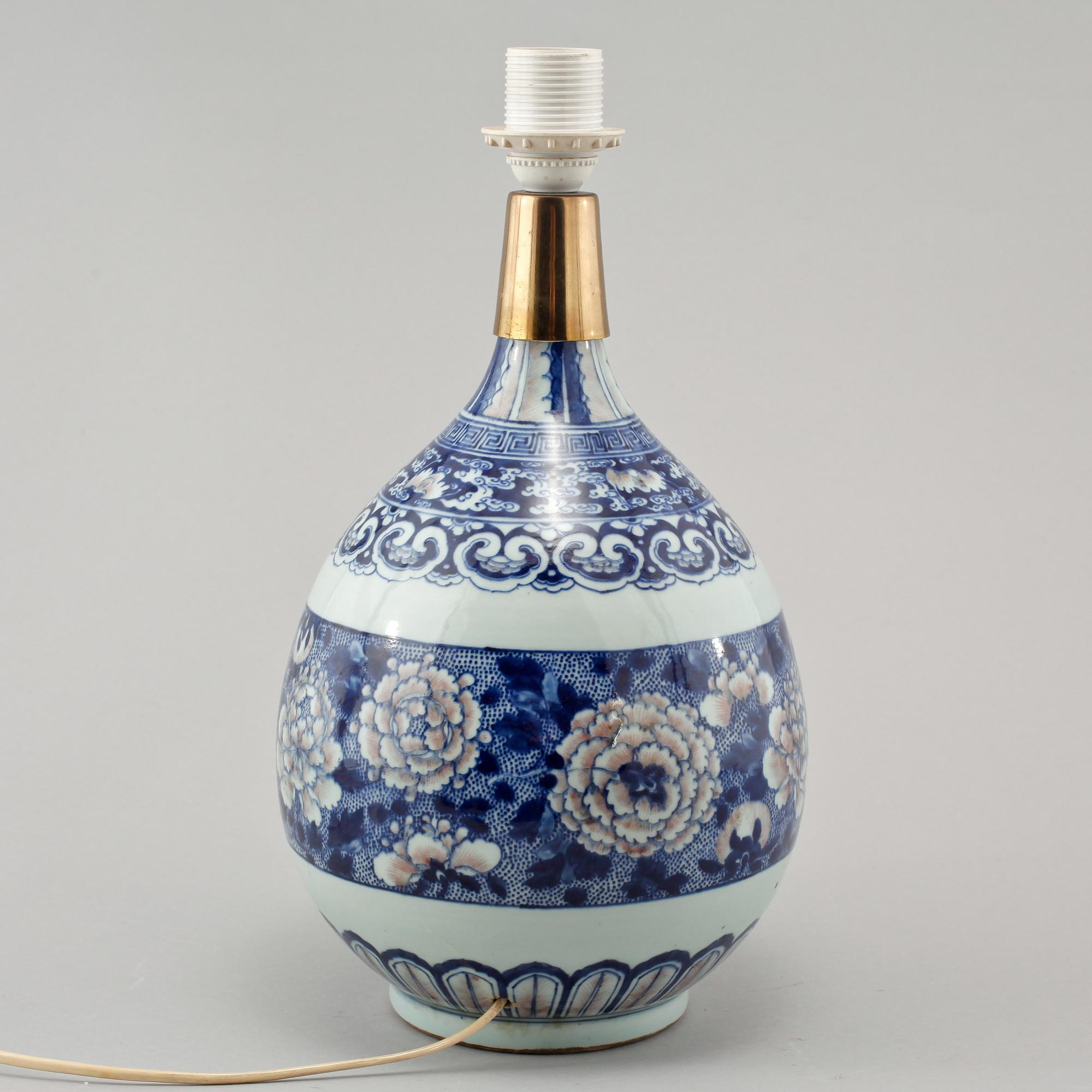 BORDSLAMPA, porslin, Japan, 1800-tal.