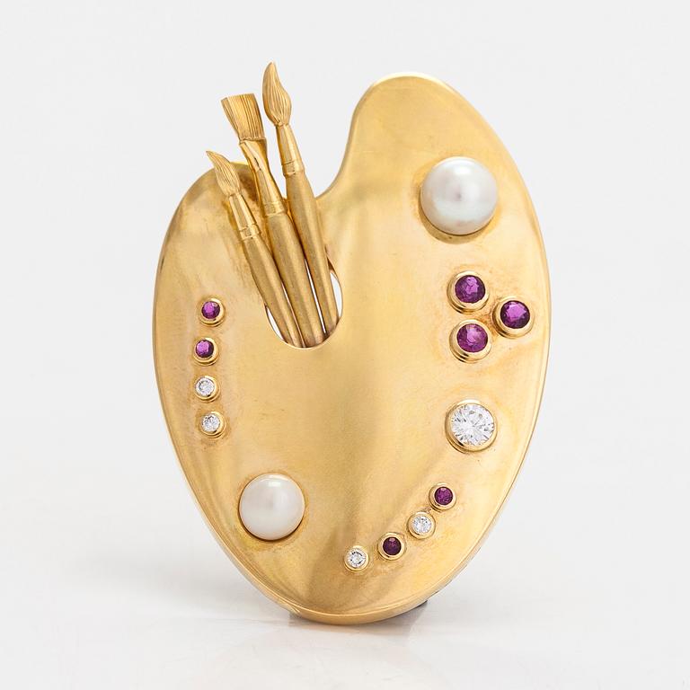 Torbjörn Tillander, an 18K gold brooch, with brilliant-cut diamonds, rubies and cultured pearls. Helsinki 1983.